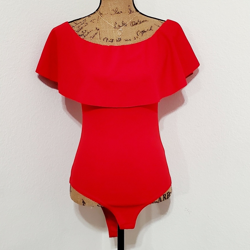 Red sleeveless bodysuit on off shoulder neck detail NWOT xs/sm